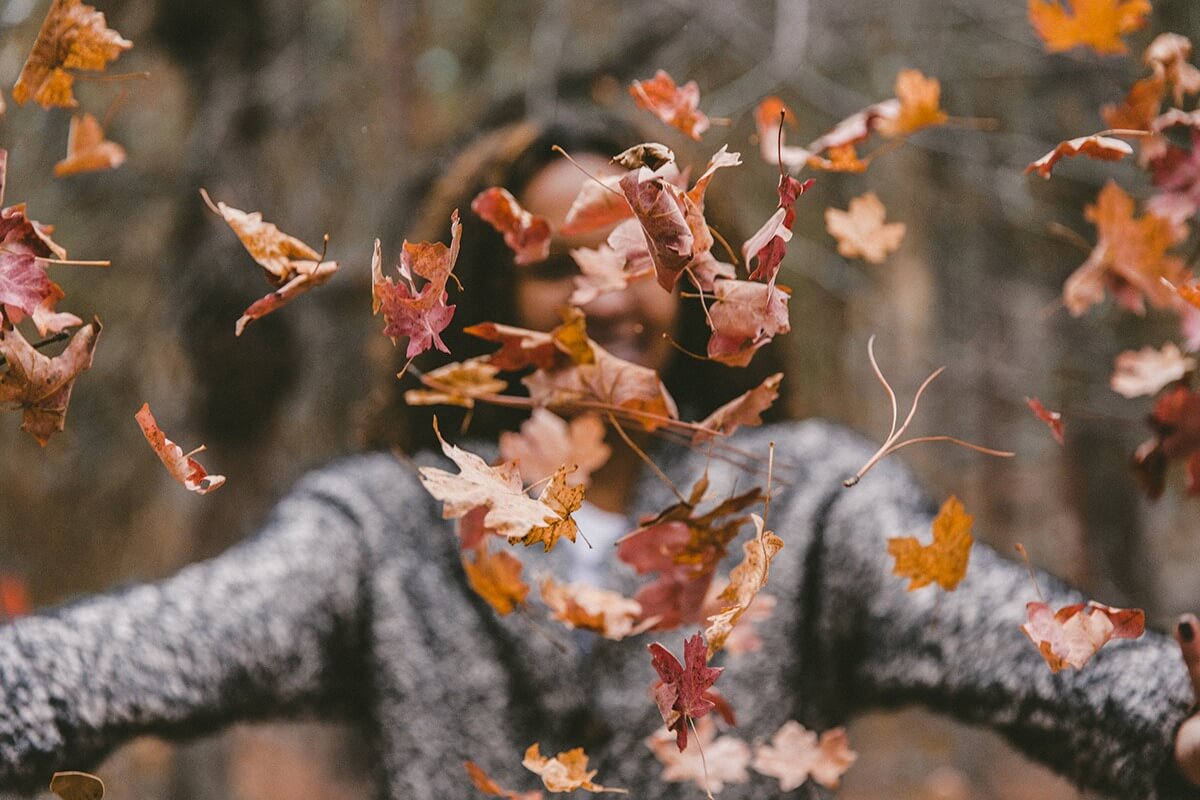 woman-leaves-fall